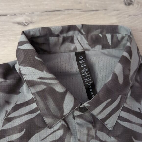 Lululemon Airing Easy Shirt Mens Large Gray Floral Hawaiian Button Down - Picture 2 of 6